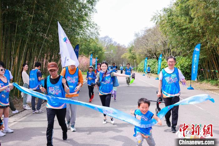 抗郁联合行动·百城万人健心跑圆满收官：校园推