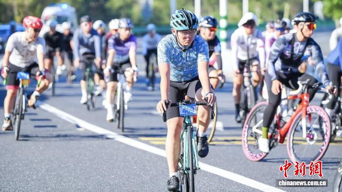 梅州举办第七届世界客商大会骑行活动，500名骑