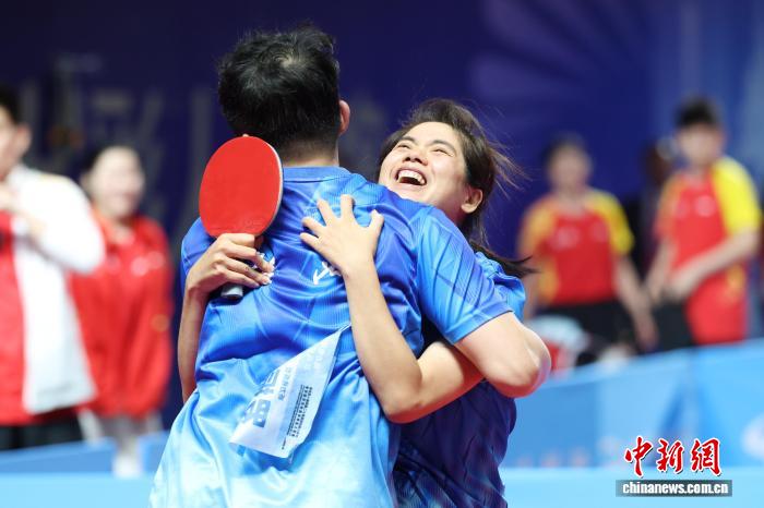 广西夫妻档残特奥会乒乓球混双夺冠演绎最美默