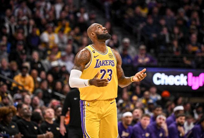 湖人豪取七连胜 詹姆斯准三双助队掀翻太阳