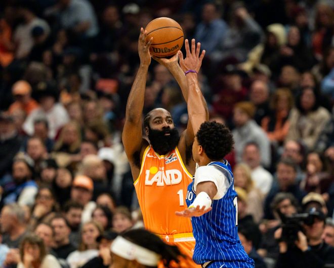 哈登26分米切尔42分 骑士力克魔术迎四连胜