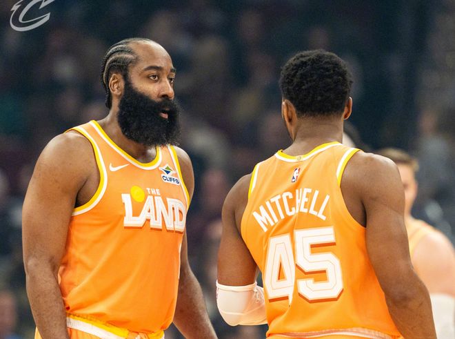 哈登26分米切尔42分 骑士力克魔术迎四连胜