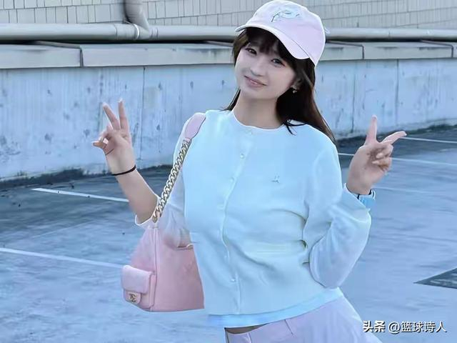 杨瀚森女友带利拉德儿子玩转NBA社交圈