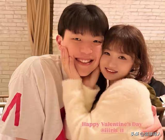 杨瀚森女友带利拉德儿子玩转NBA社交圈