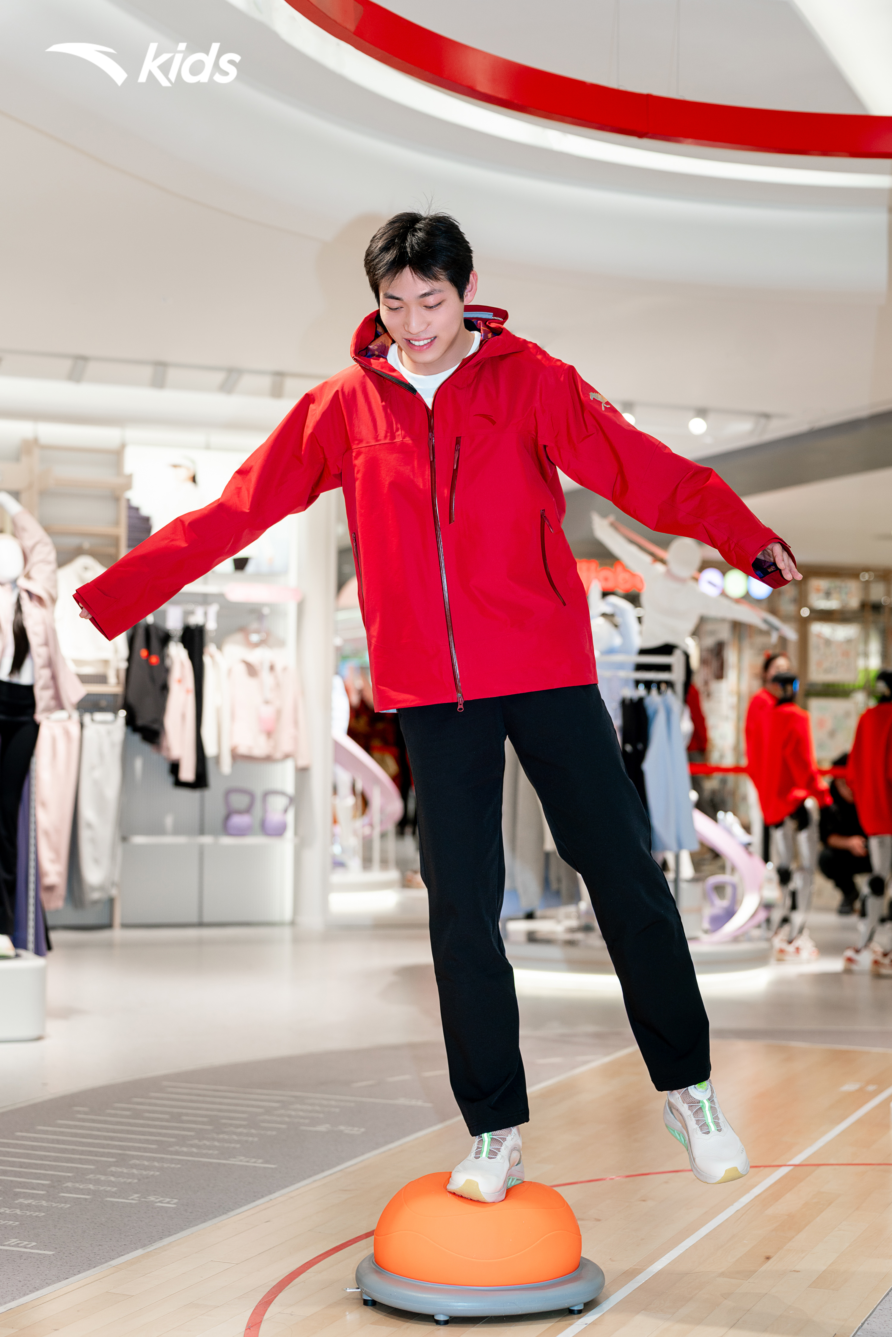 足弓健康测评系统亮相北京门店 刘俊茜携手专家