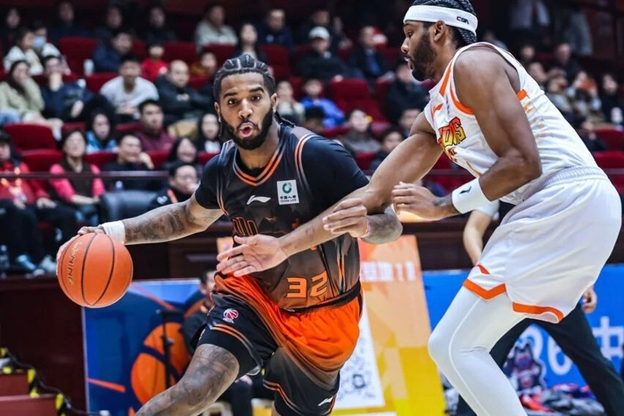 山东男篮惨败宁波暴露季后赛隐患 邱彪临场指挥