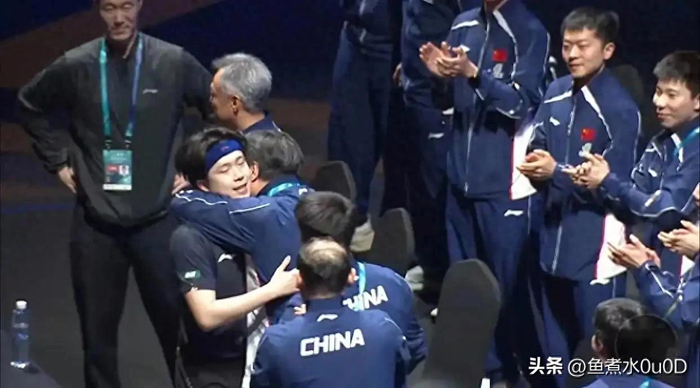 许昕怒斥网友不理智支持，大V嘲讽裁判引争议